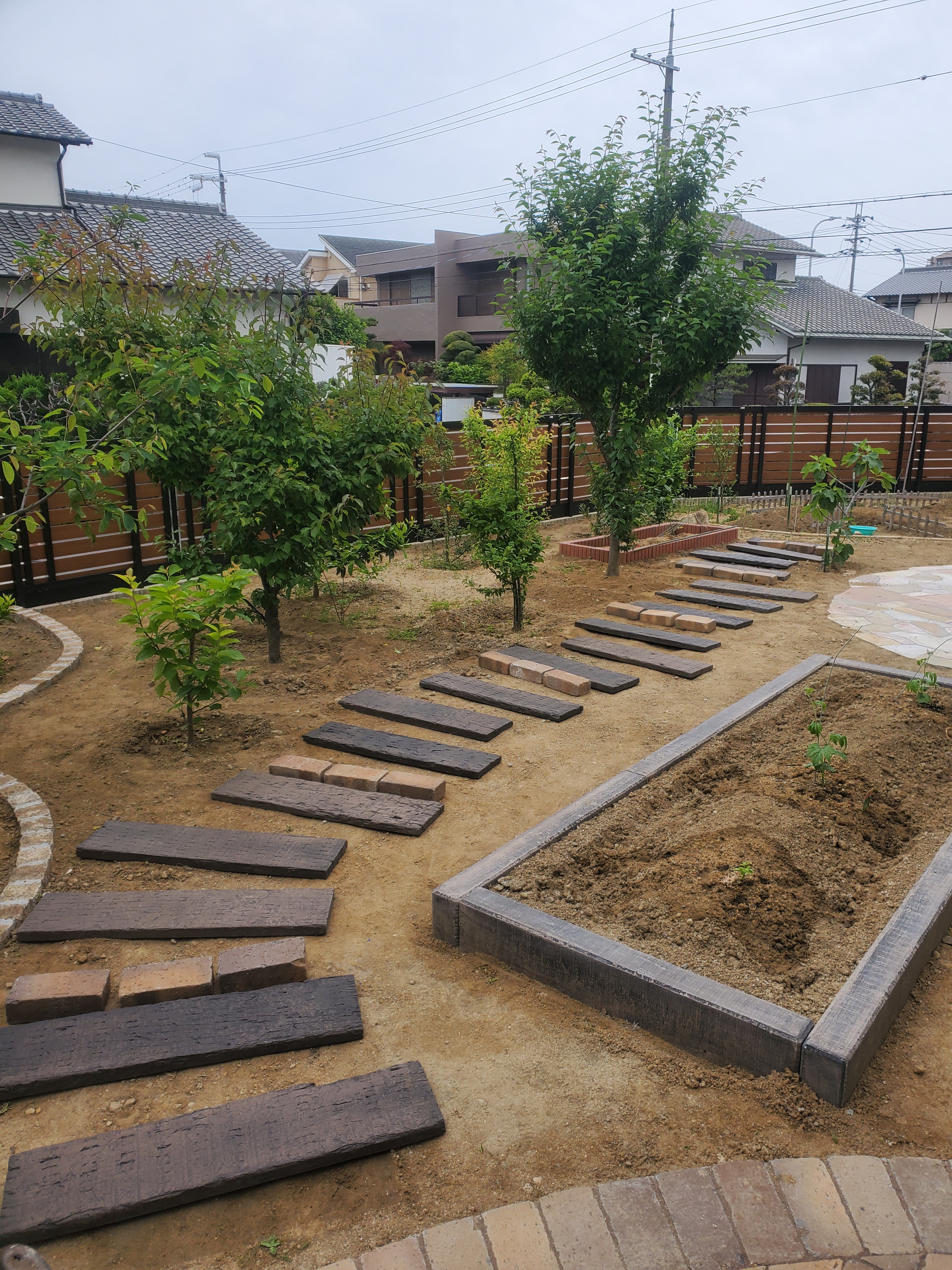 和風の庭づくりをしていても似合わせるフェンス工事はできる？